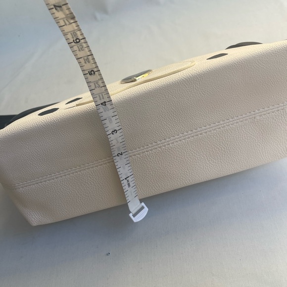 Betsey Johnson large clutch - wristlet zip new without tag - Picture 6 of 9